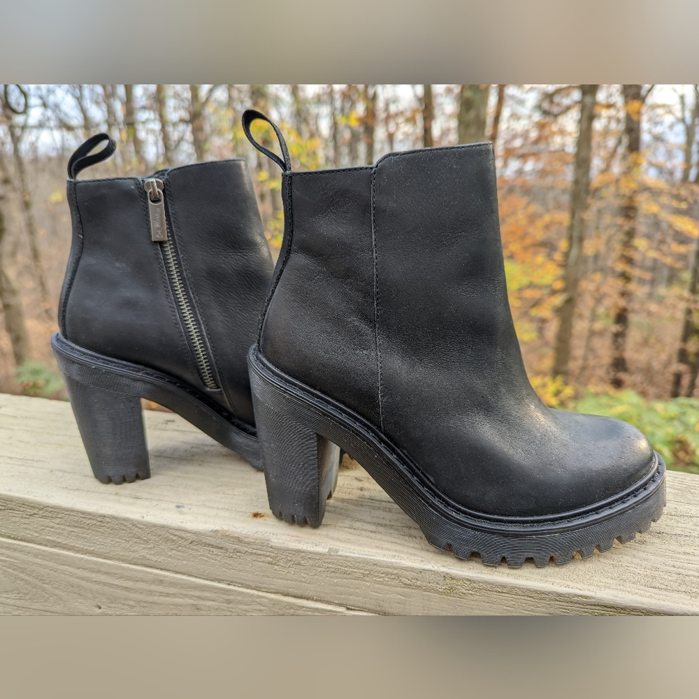 Like New - Dr Martens Magdalena Leather Heeled Chelsea 6
